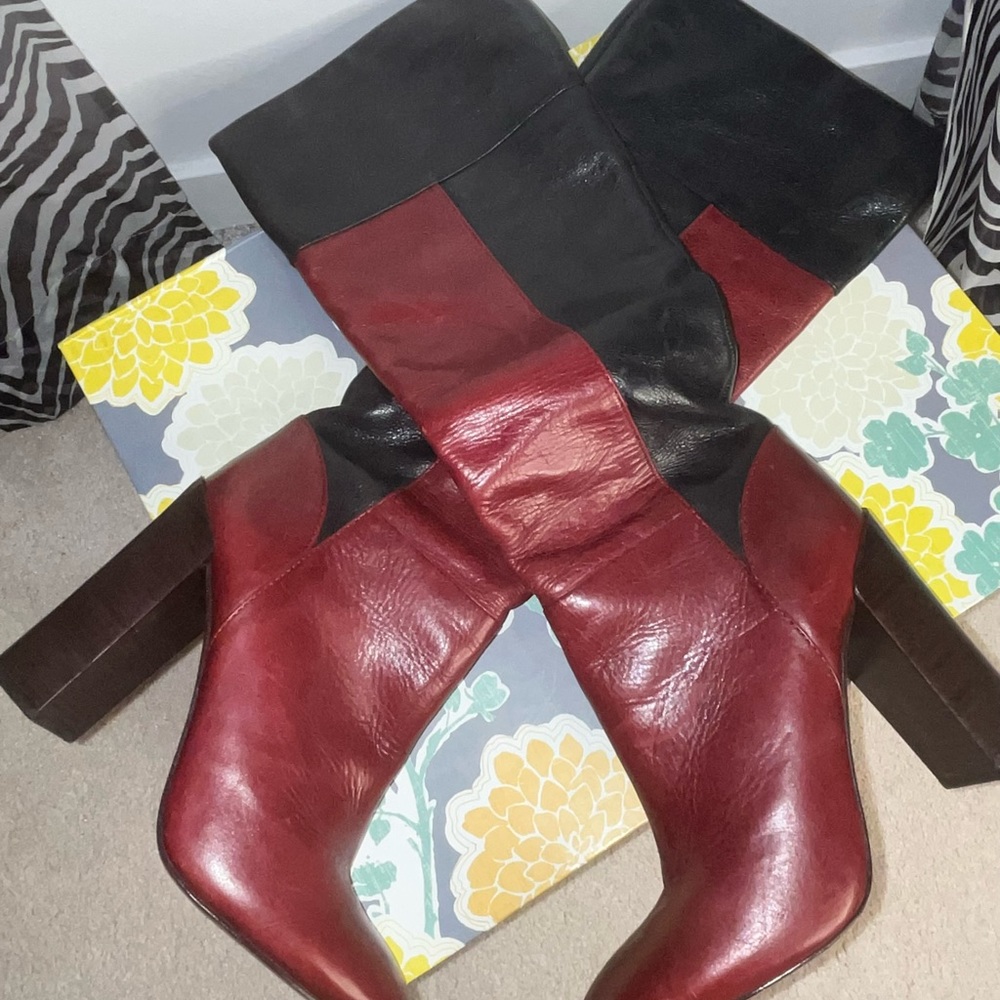 9.5 Tory Burch Boots